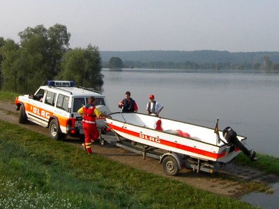 Vor dem Trailern des Bootes zur Absicherung